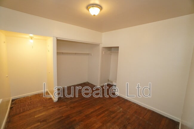 Building Photo - 1436.5 Kenton St
