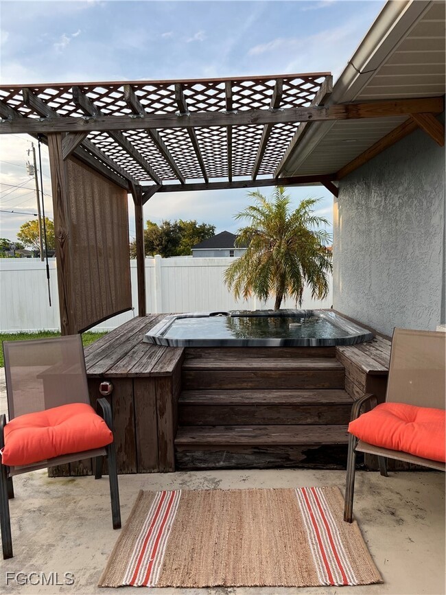 Building Photo - 852 NE 7th Pl