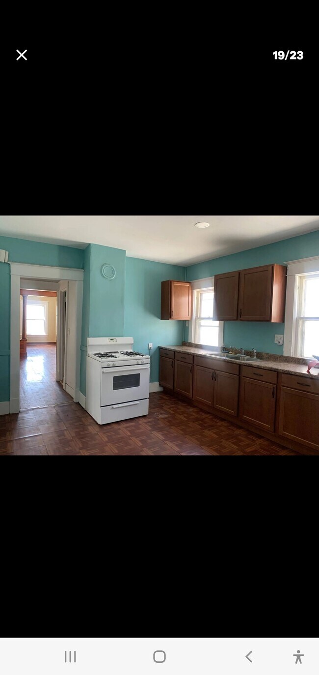 Primary Photo - 857 Oakwood Ave