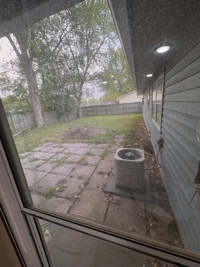 Building Photo - 514 S Pine St