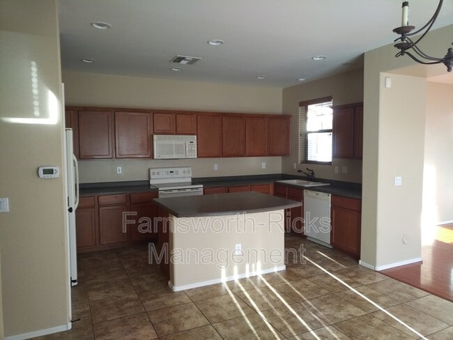 Building Photo - 619 S Buena Vista Ave