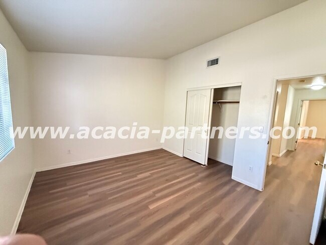 Building Photo - Four Bedroom in Rita Ranch