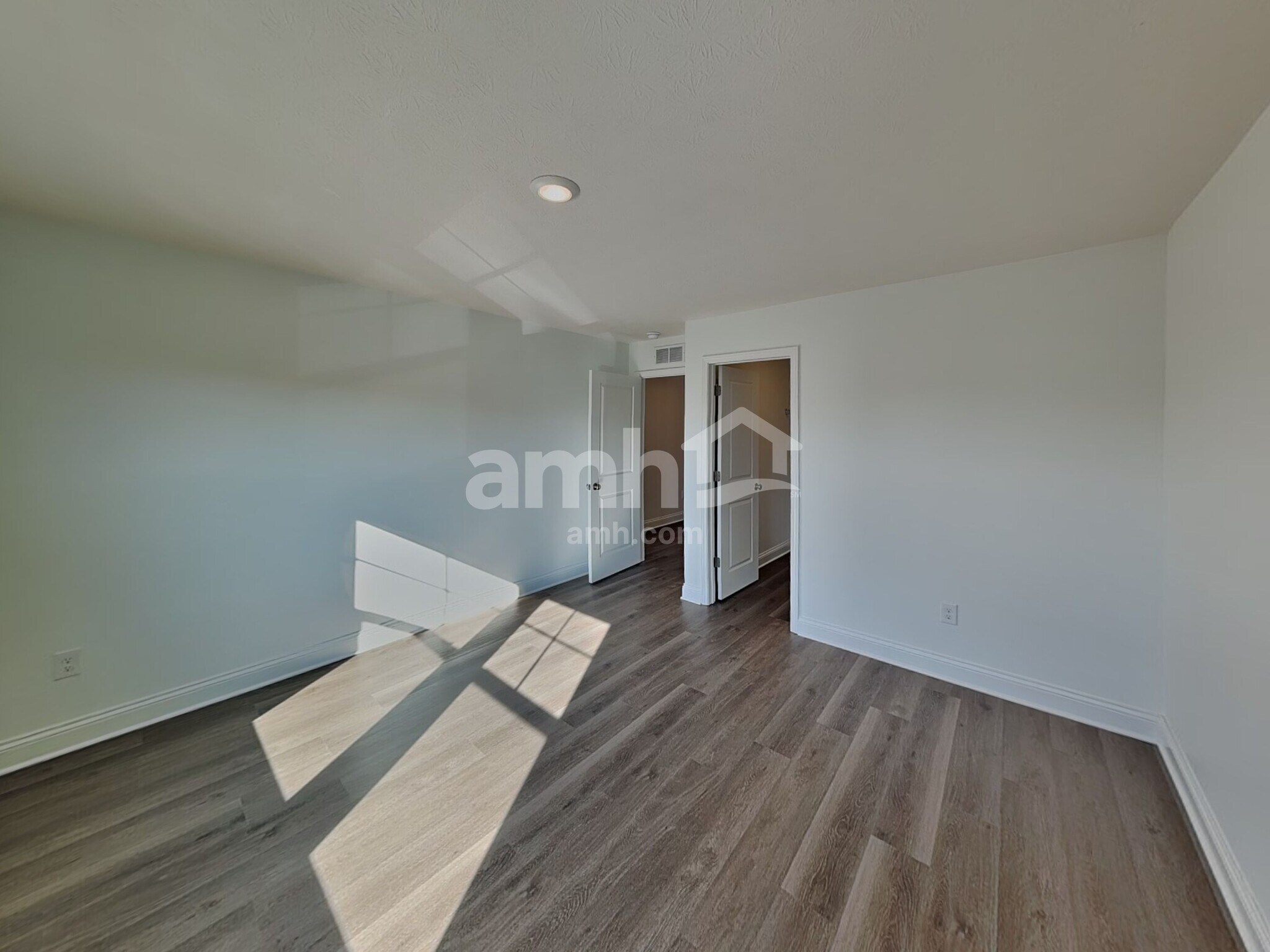 Building Photo - 9022 Henley Ave