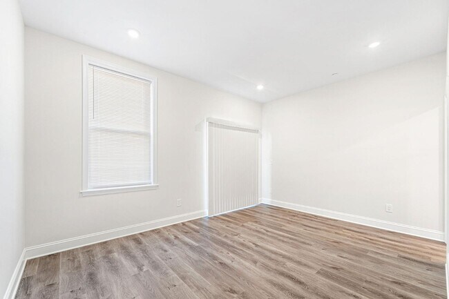 Building Photo - 2341 N College Ave