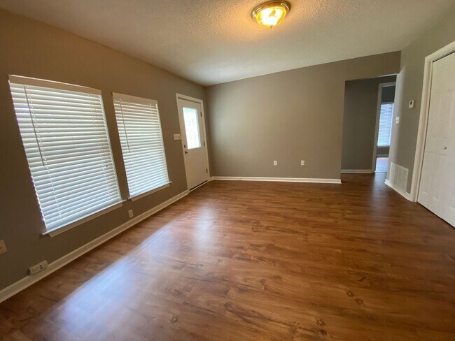 Building Photo - UPCOMING WEST FAIRHOPE 3/2 F&N COTTAGE