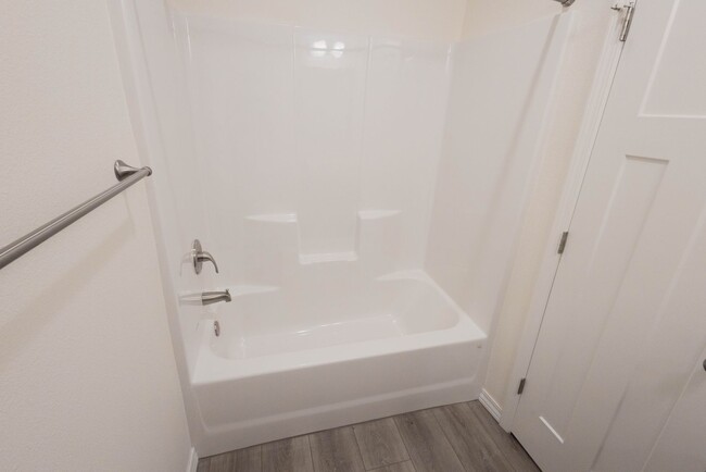 Building Photo - NEW LUXURY 2 BED 2 BATH 1 CAR GARAGE DUPLEX