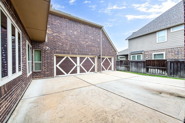 Building Photo - 17430 Aberdeenshire Dr
