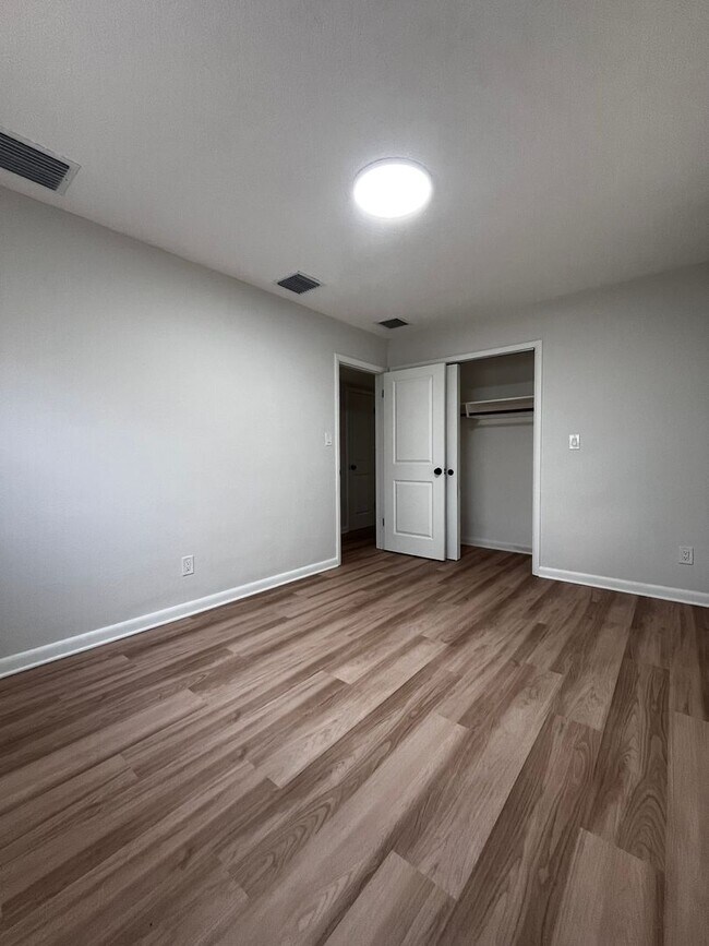 Building Photo - 1606 Overlake Ave