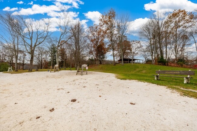 Building Photo - 30 Lakeview Dr