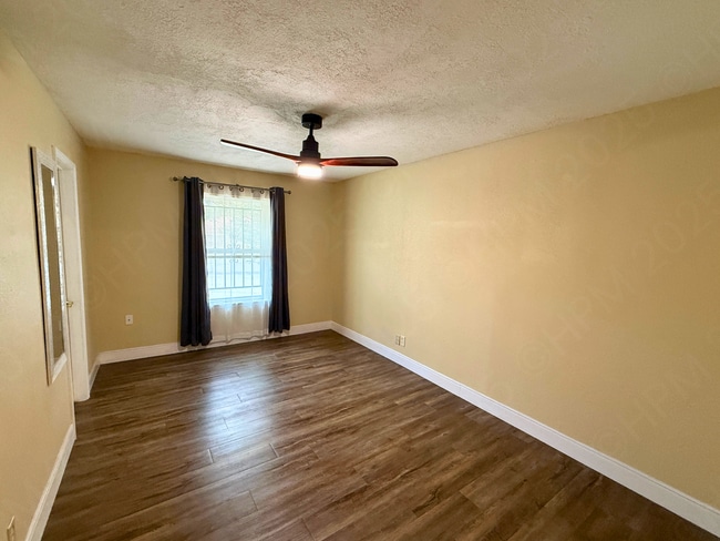 Building Photo - Move-In Special. Half off the first full month's rent with a 12-month lease.