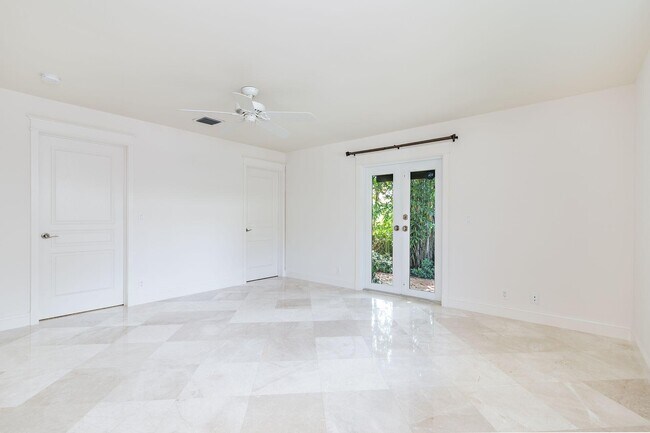 Building Photo - 210 Ellamar Rd