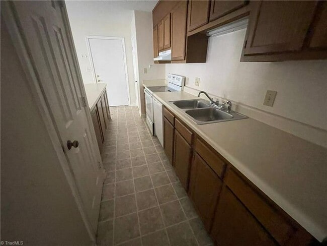 Building Photo - COMING SOON!! 2 BED 2 BATH CONDO!