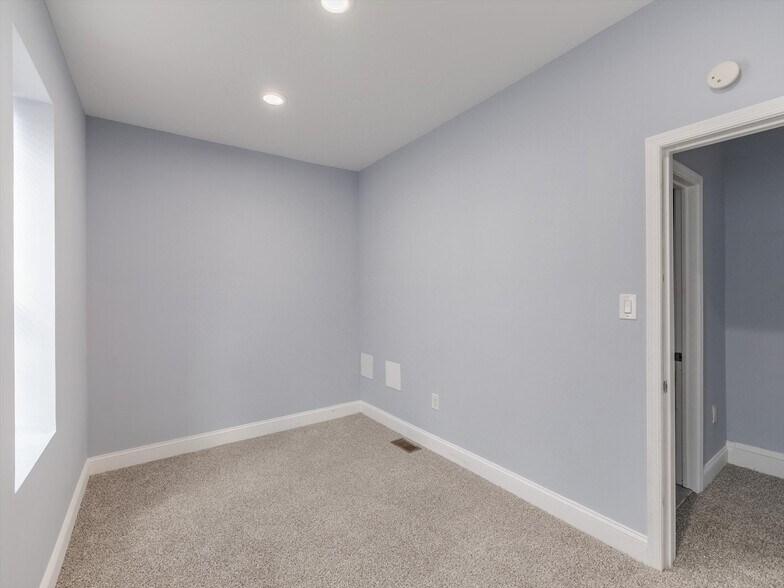 Building Photo - 19 Osborn St