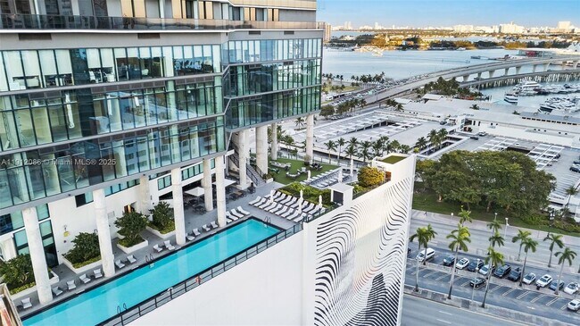 Building Photo - 398 NE 5th St