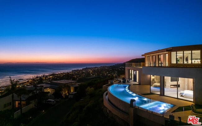 Building Photo - 1218 Coronado Dr