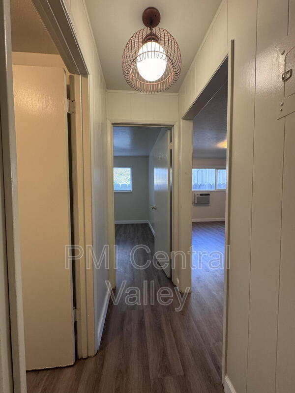 Building Photo - 117 E Grove St