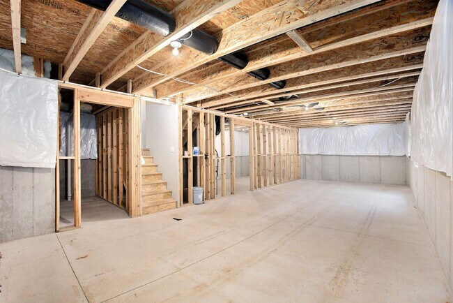 Building Photo - Immediate Occupancy Available!