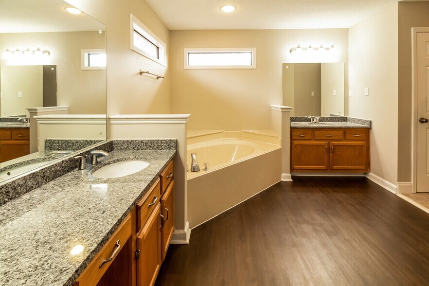 Building Photo - 7807 Teal Lake Cove