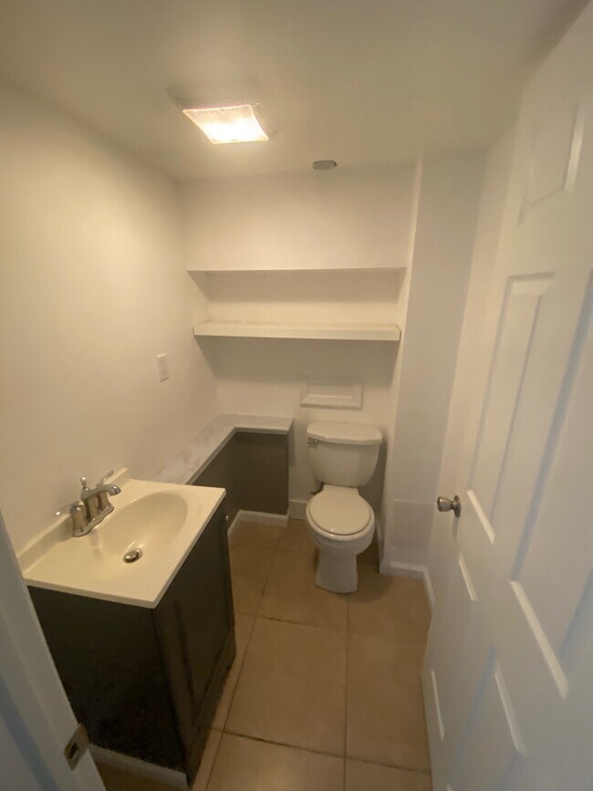 Building Photo - 30 E 7th St