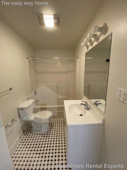 Building Photo - 1210 Cambridge St