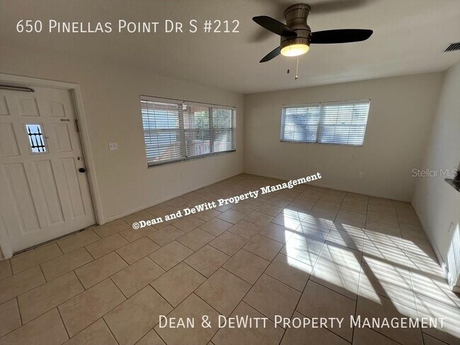 Building Photo - 650 Pinellas Point Dr S