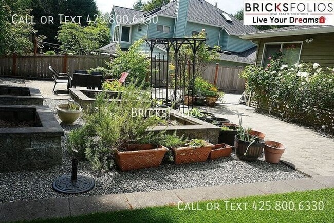 Building Photo - Luxurious 5-bedroom home in Sammamish with...