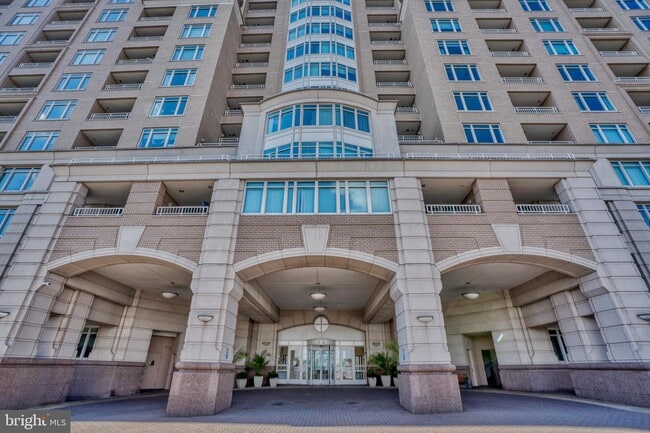 Building Photo - 100 Harborview Dr