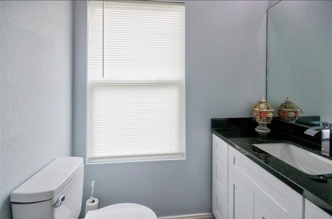 Building Photo - 3510 Oleander Ave