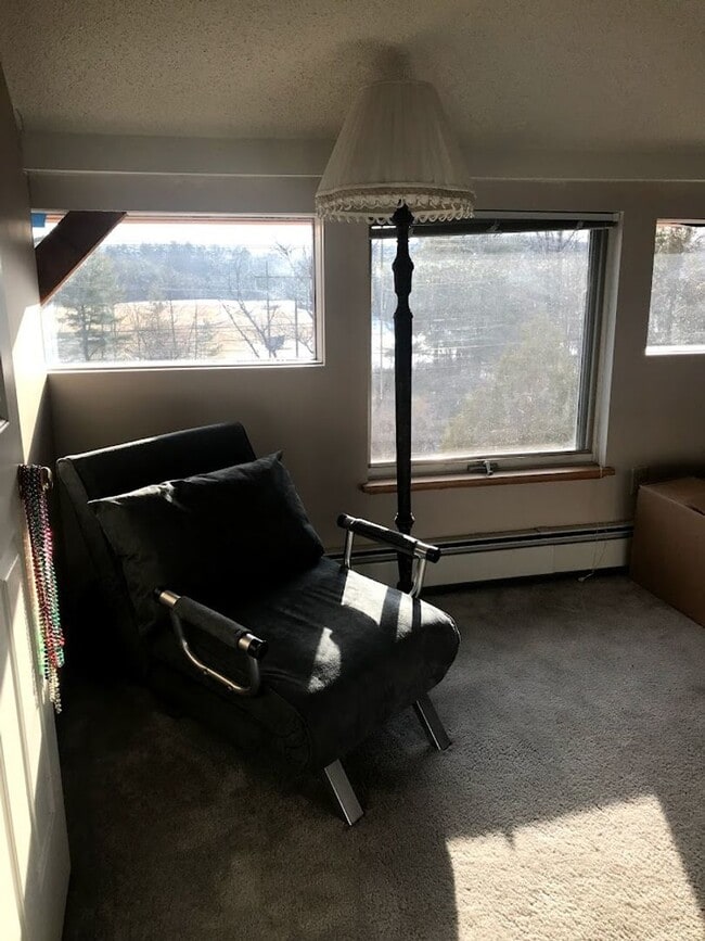 Building Photo - 1 Bedroom/ 1 Bath Apartment