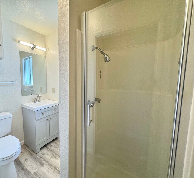 Building Photo - Newly Renovated Home Located in Seaside!