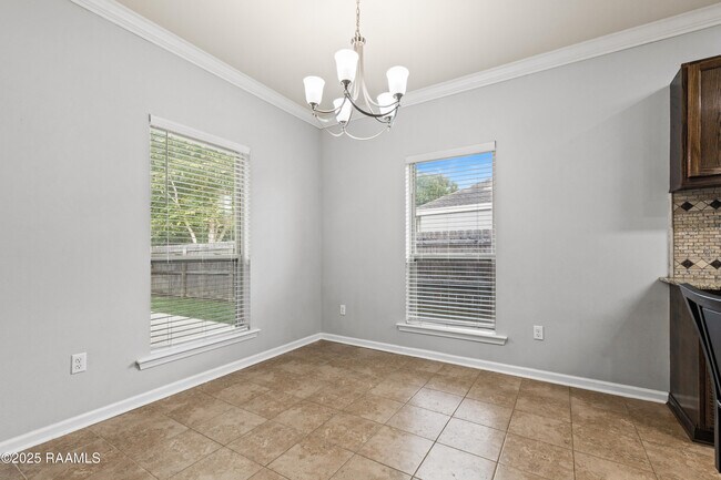 Building Photo - 307 Flanders Ridge Dr