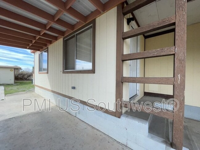 Building Photo - 1054 Riverview Dr