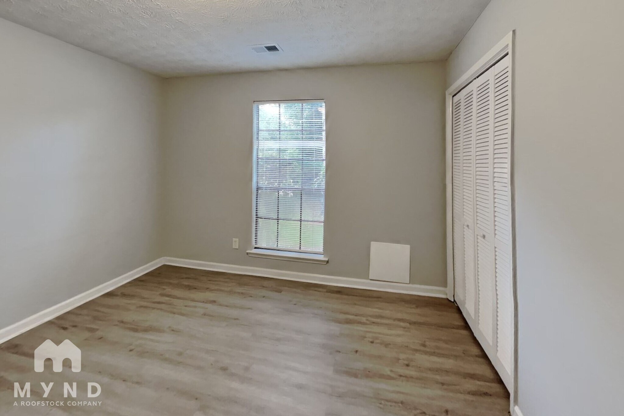 Building Photo - 3047 Brook Hollow Dr