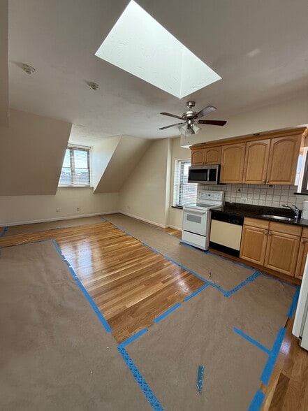 Building Photo - 683 Tremont St