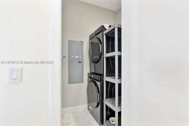 Building Photo - 16001 Collins Ave