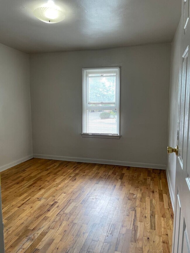 Building Photo - 4 Bed 2 Bath Old Town Fort Collins Home on Corner Lot