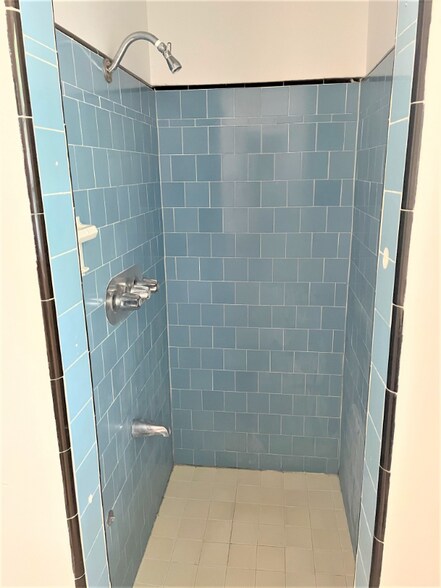 Building Photo - 325 Los Olivos