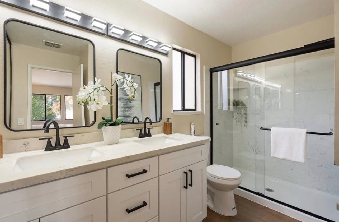 Building Photo - 211 River Run Cir