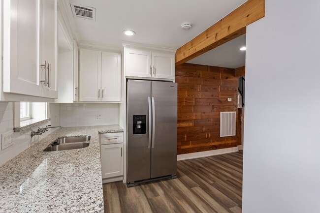 Building Photo - 2005 Portsmouth St