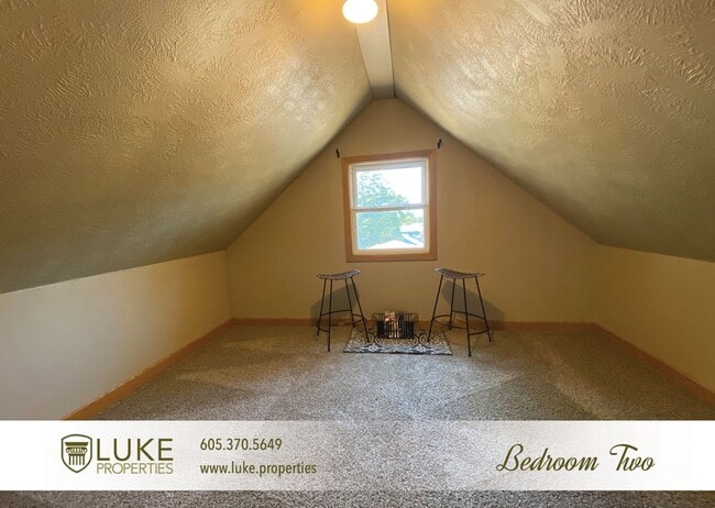 Building Photo - 102 S Lake Ave