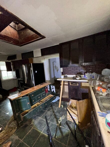 Building Photo - 351 Lagro Ave