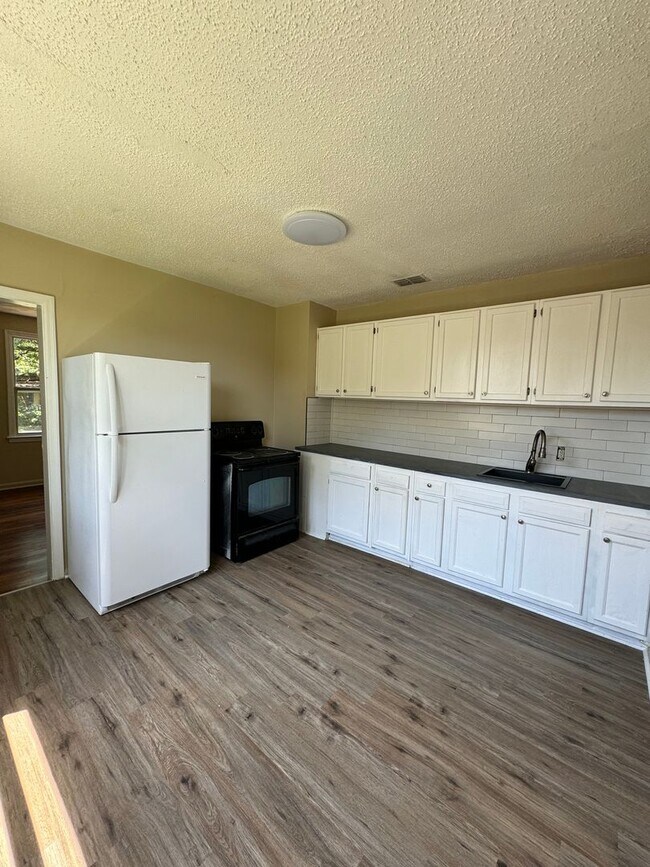 Building Photo - Charming 3 Bedroom Home for Rent in Jacksonville