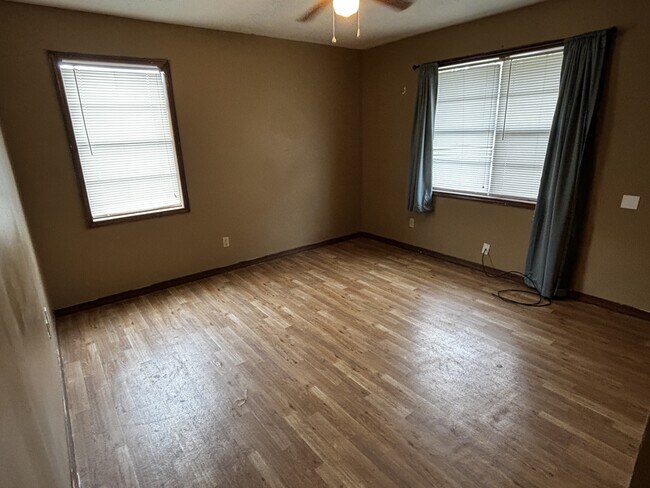 Building Photo - 213 Cazort St