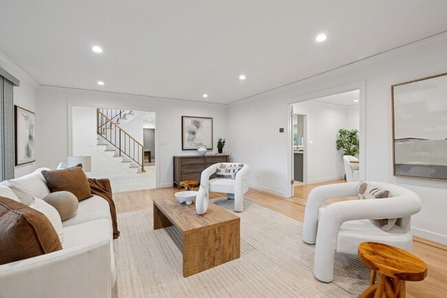 Building Photo - 243 Selby Ln