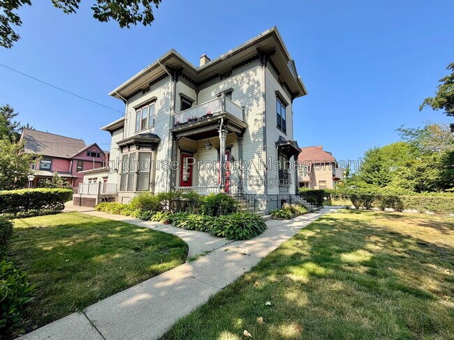 Building Photo - 63 Michigan St NE