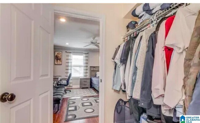 Building Photo - 210 15th St E