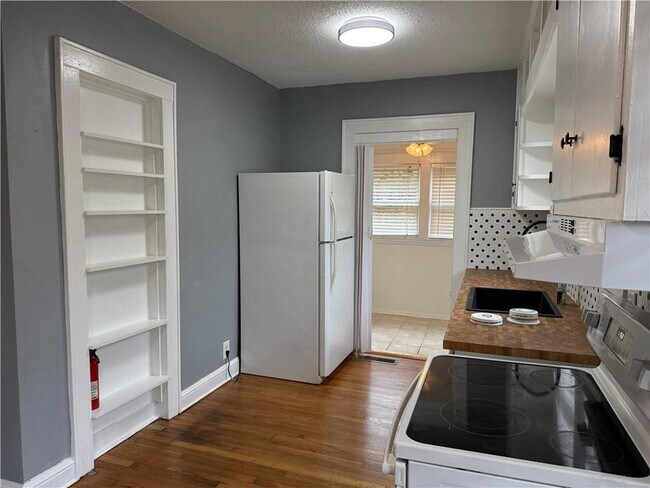 Building Photo - 1854 Virginia Ave