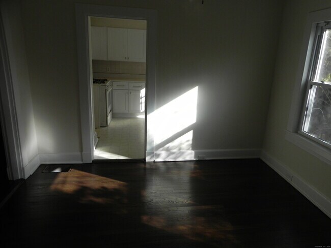 Building Photo - 186 Grasmere Ave