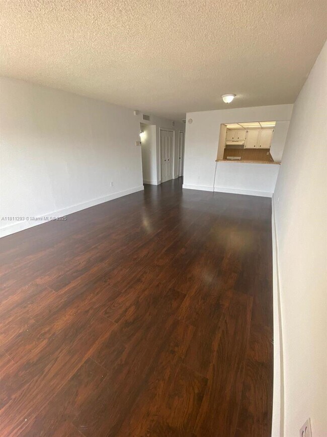 Building Photo - 6960 Miami Gardens Dr
