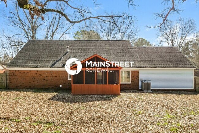 Building Photo - 4 Bedroom Pet-Friendly Home in GERMANTOWN, TN with Main Street Renewal
